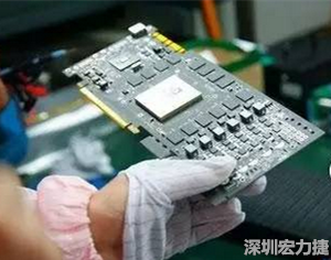 在当前的产业链整合和协同发展创新的战略转型期，PCB高密度化和PCB新功能化和智能化，轻、薄、细、小的发展带来的产品散热、精密布局、封装设计等也为上游CCL产业的创新提出了更为严苛的要求。