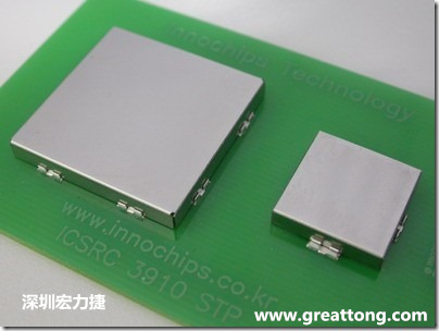 将屏蔽罩(shielding can)安装于屏蔽夹(SMT shielding clip)之后的样子。