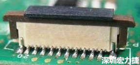一开始的 connector 把 塑胶盖子(cap) 塞到了 connector 的接触弹片内侧。