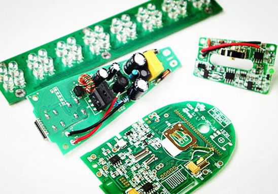 为什么PCB板颜色绝大多数都是绿色的？